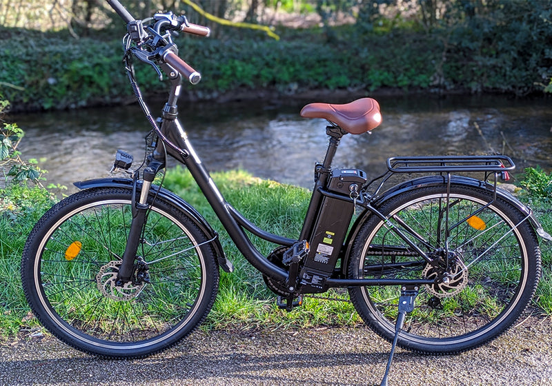 Seat post height adjustable electric bike